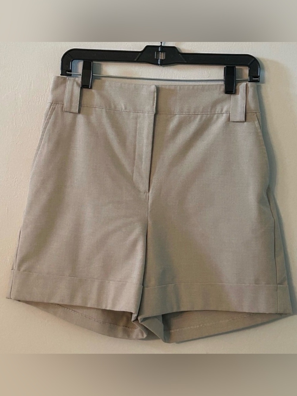 Rachel Zoe Shorts Sz 6 Beige Cuffed Shorts Quiet Luxury Preppy Academia Tailored